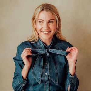 Veronica Beard Denim Blouse with neckties size 8